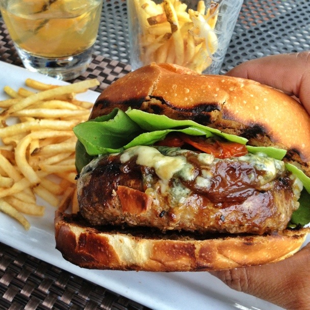 Pub Burger at the Ravenous Pig